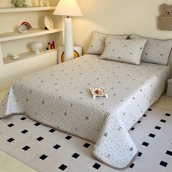 91家纺网 家纺一手货源 找家纺 凌云家纺 2026新款A类13372全棉床盖一面棉一面绒 游园日记