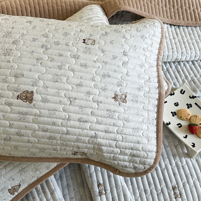 91家纺网 家纺一手货源 找家纺 凌云家纺 2026新款A类13372全棉床盖一面棉一面绒 游园日记