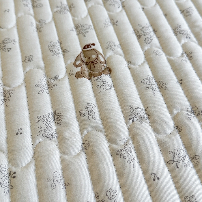 91家纺网 家纺一手货源 找家纺 凌云家纺 2026新款A类13372全棉床盖一面棉一面绒 游园日记