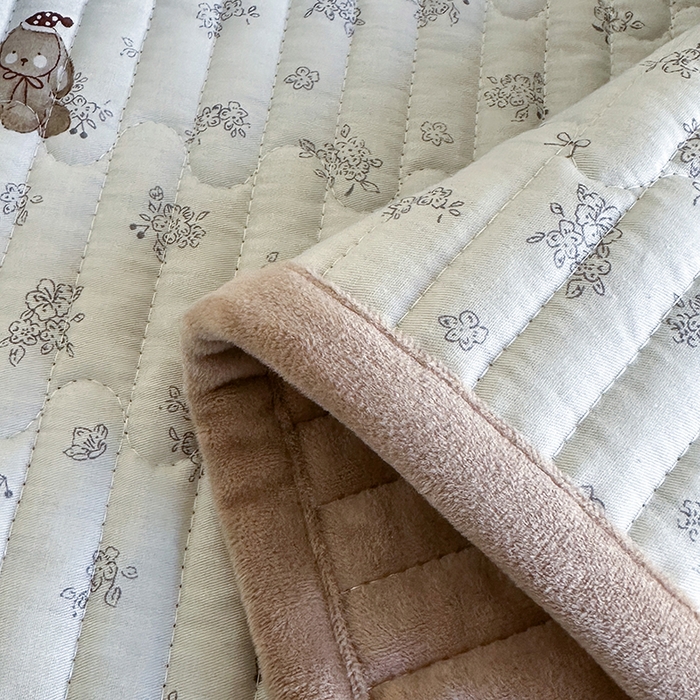 91家纺网 家纺一手货源 找家纺 凌云家纺 2026新款A类13372全棉床盖一面棉一面绒 游园日记