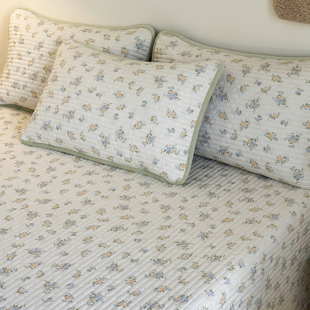 91家纺网 家纺一手货源 找家纺 凌云家纺 2026新款A类13372全棉床盖一面棉一面绒 沐雅清风