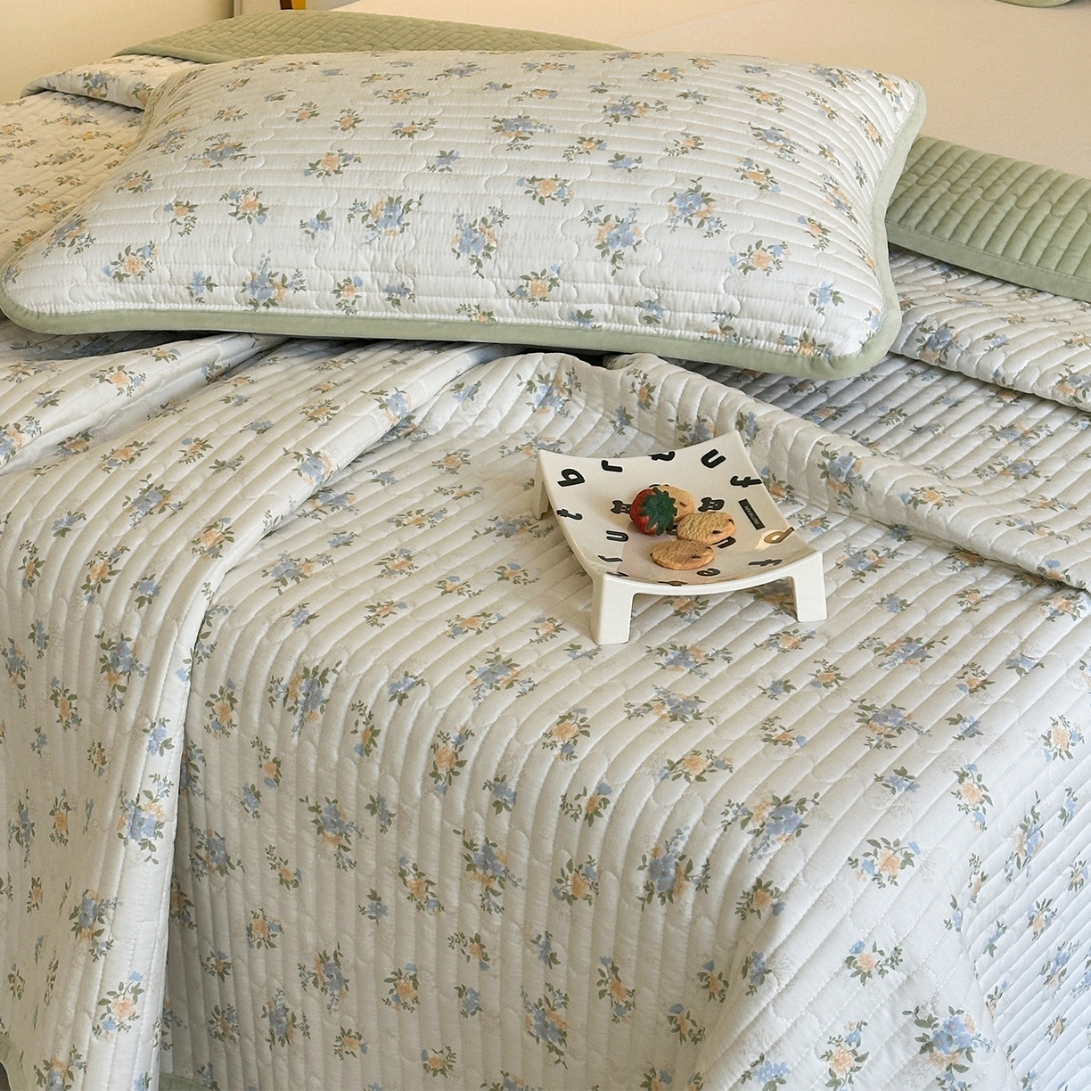 91家纺网 家纺一手货源 找家纺 凌云家纺 2026新款A类13372全棉床盖一面棉一面绒 沐雅清风