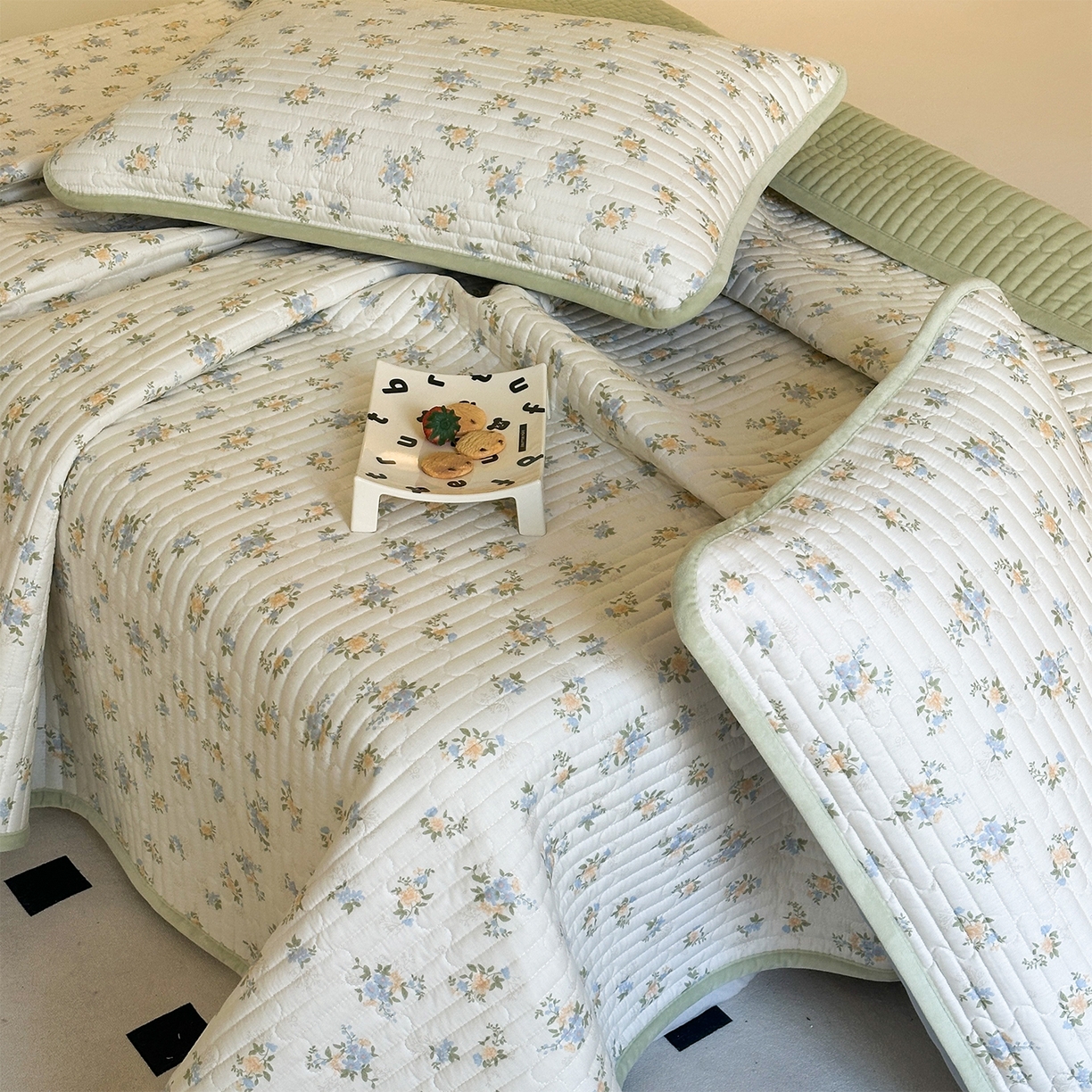 91家纺网 家纺一手货源 找家纺 凌云家纺 2026新款A类13372全棉床盖一面棉一面绒 沐雅清风