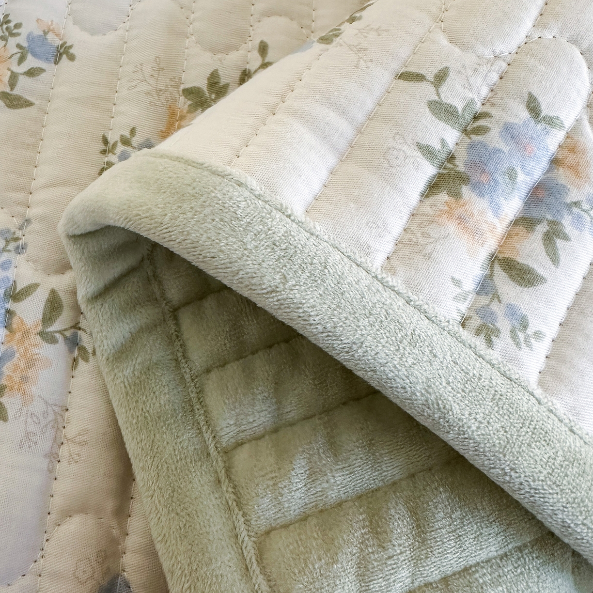 91家纺网 家纺一手货源 找家纺 凌云家纺 2026新款A类13372全棉床盖一面棉一面绒 沐雅清风