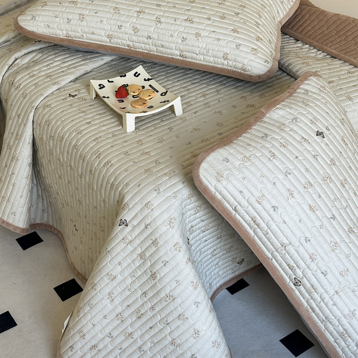 91家纺网 家纺一手货源 找家纺 凌云家纺 2026新款A类13372全棉床盖一面棉一面绒 奢香夫人