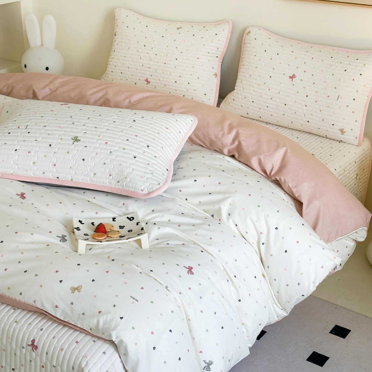 91家纺网 家纺一手货源 找家纺 凌云家纺 2026新款A类13372全棉床盖四件套 怦然心动