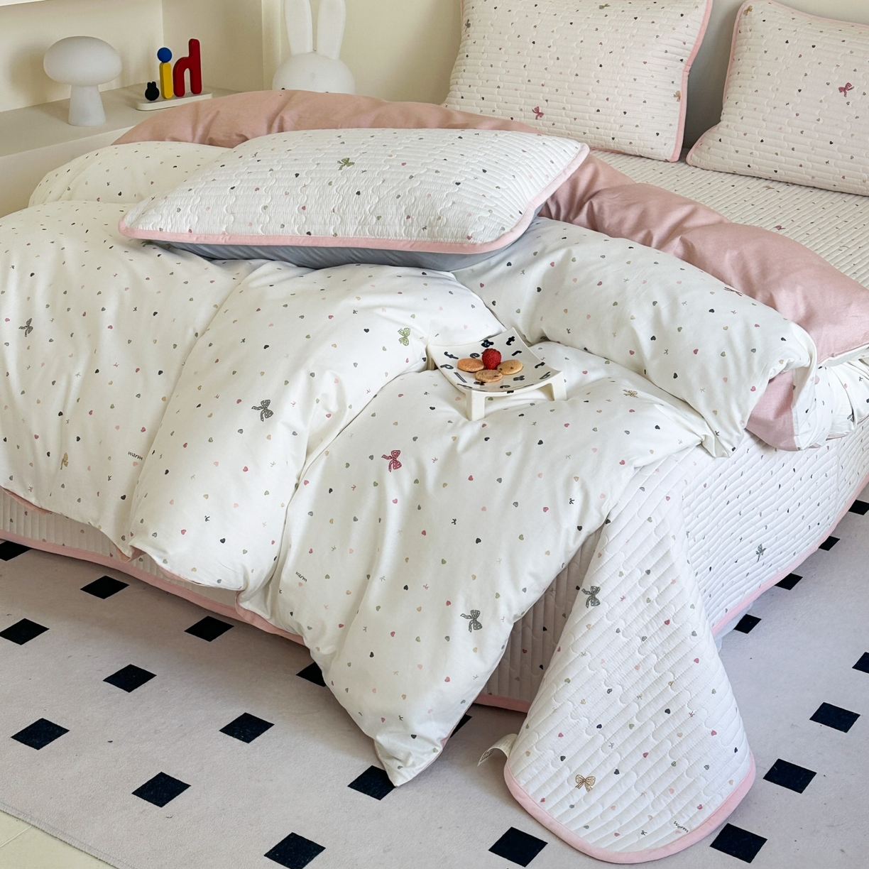 91家纺网 家纺一手货源 找家纺 凌云家纺 2026新款A类13372全棉床盖四件套 怦然心动