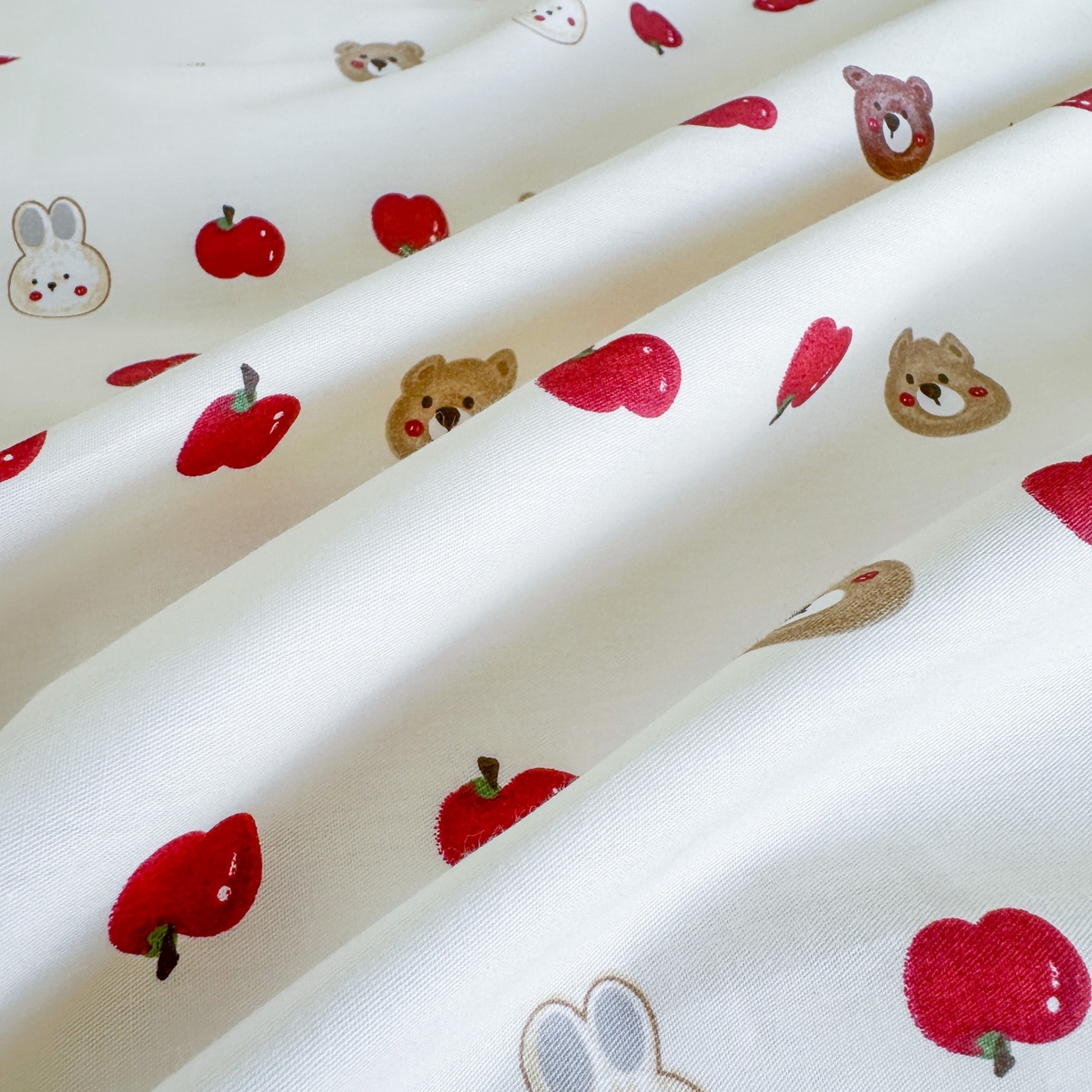 91家纺网 家纺一手货源 找家纺 凌云家纺 2026新款A类13372全棉床盖四件套 苹果乐园