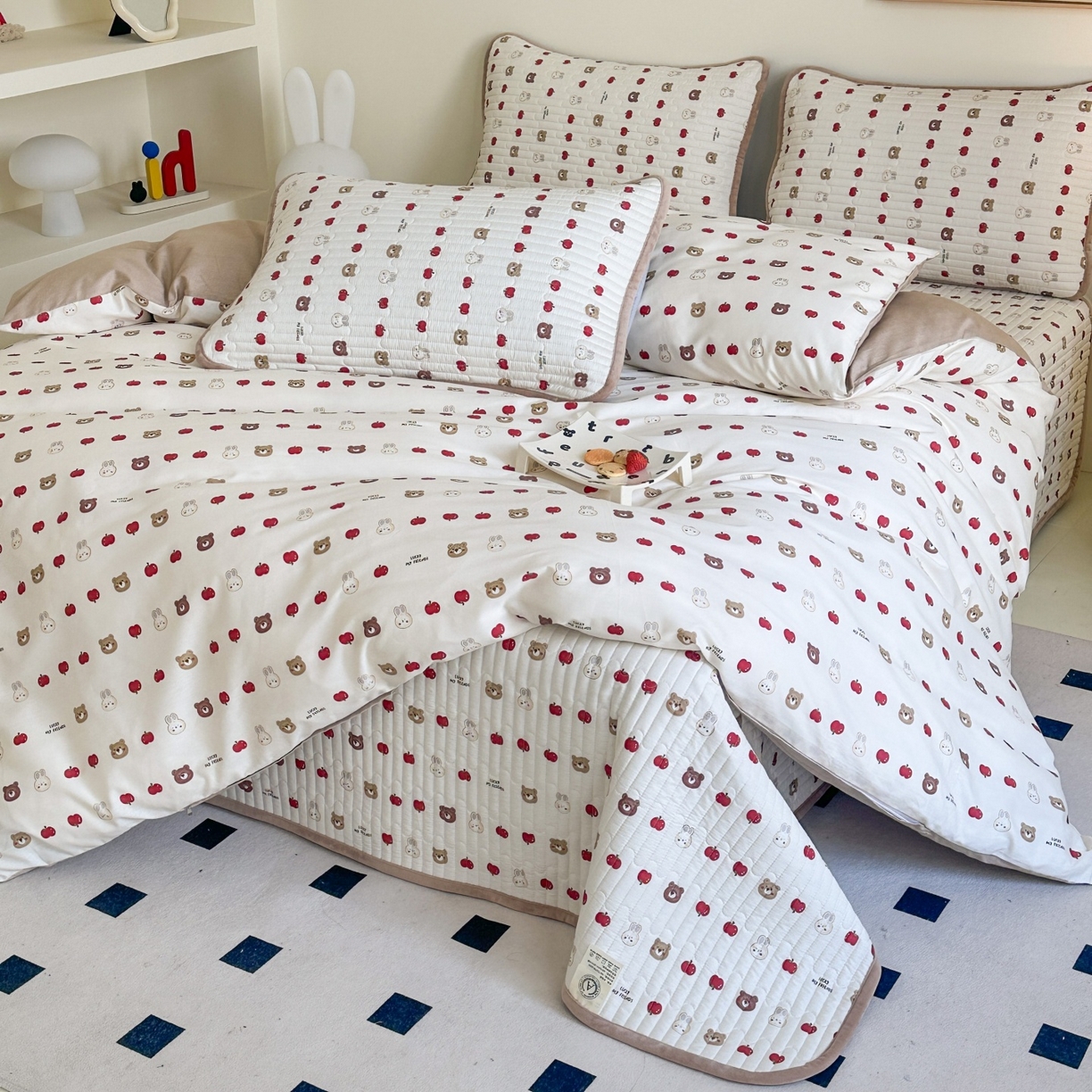 91家纺网 家纺一手货源 找家纺 凌云家纺 2026新款A类13372全棉床盖四件套 苹果乐园