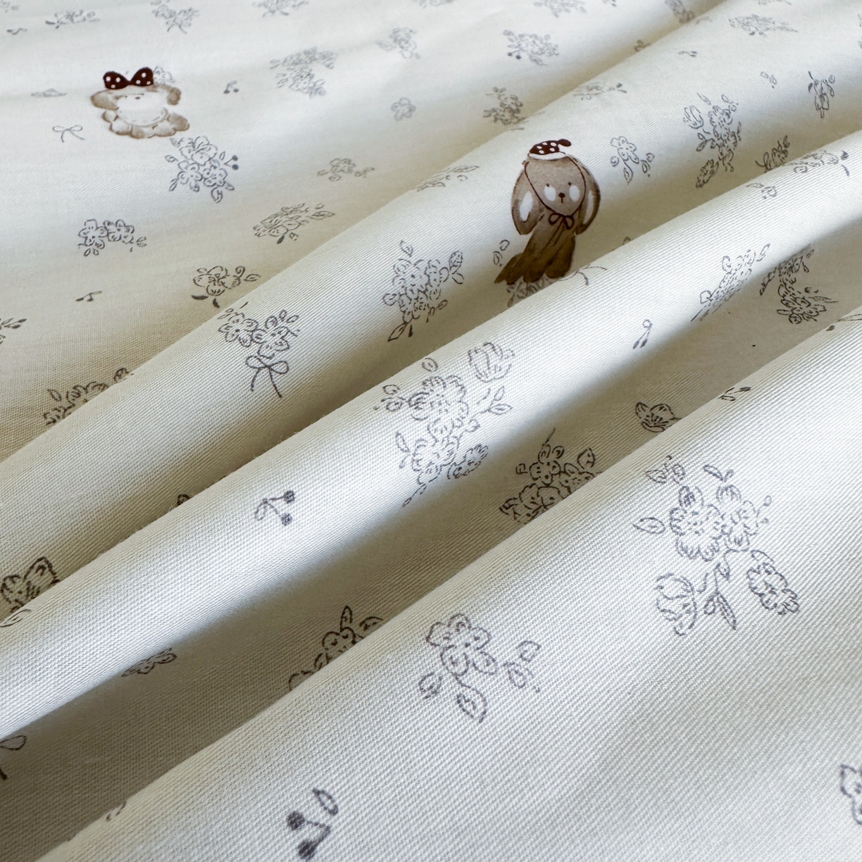 91家纺网 家纺一手货源 找家纺 凌云家纺 2026新款A类13372全棉床盖四件套 游园日记