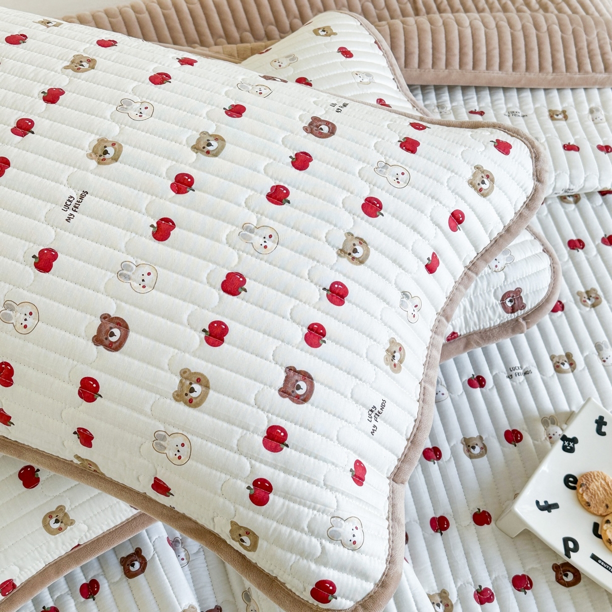 91家纺网 家纺一手货源 找家纺 凌云家纺 2026新款A类13372全棉床盖四件套 苹果乐园