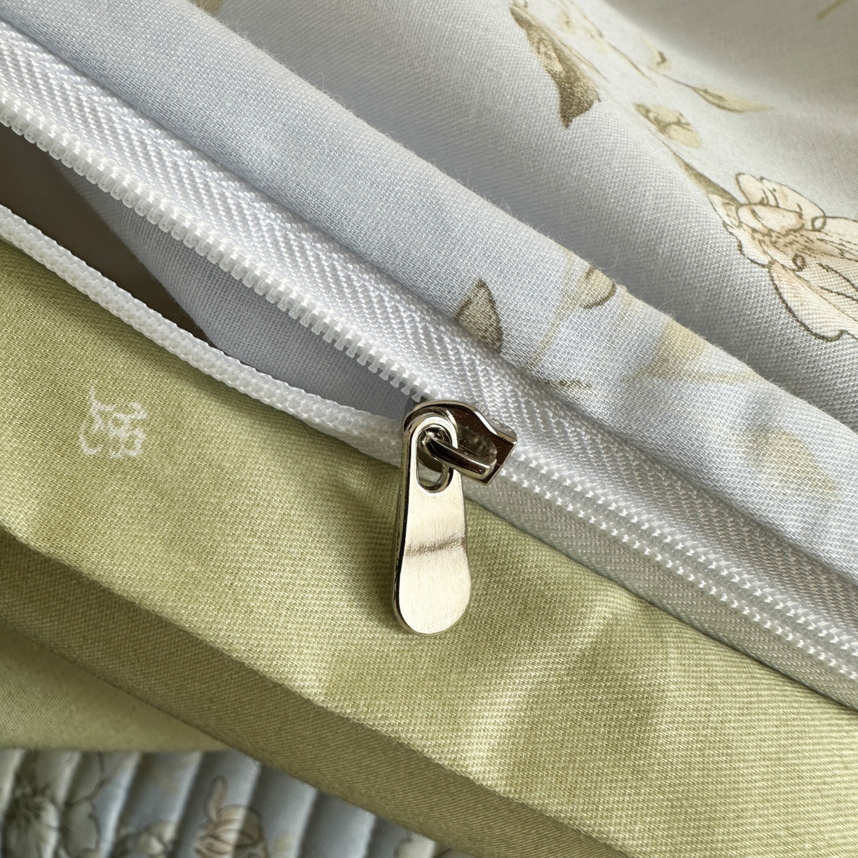 91家纺网 家纺一手货源 找家纺 凌云家纺 2026新款A类13372全棉床盖四件套 漫步云端