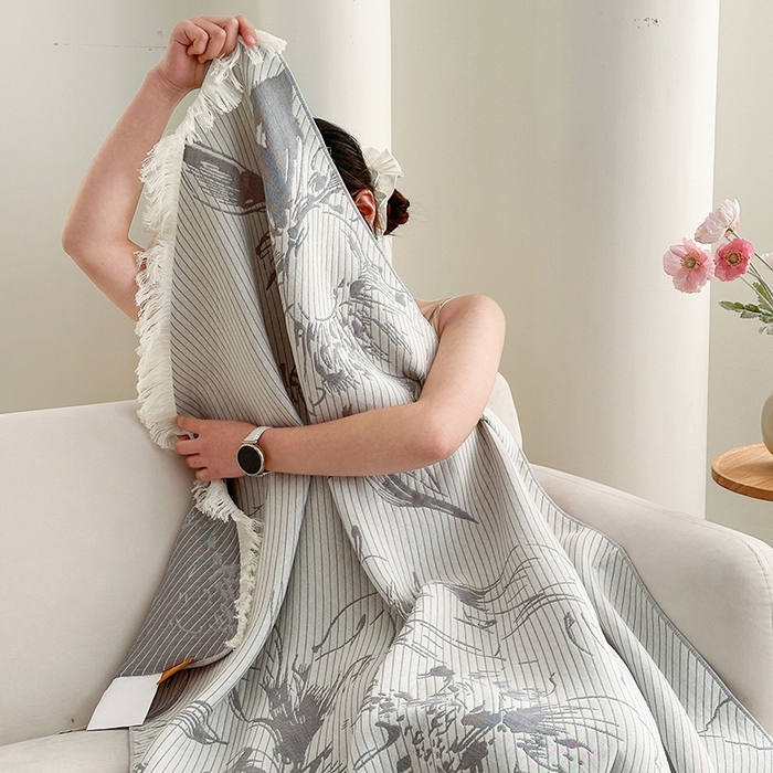 91家纺网 家纺一手货源 找家纺 凌云家纺 2026新款全棉纯棉双层有氧纱大提花流苏毯披肩毯毛毯毯子 花开十分-灰