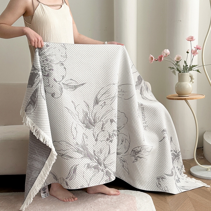 91家纺网 家纺一手货源 找家纺 凌云家纺 2026新款全棉纯棉双层有氧纱大提花流苏毯披肩毯毛毯毯子 花开十分-灰