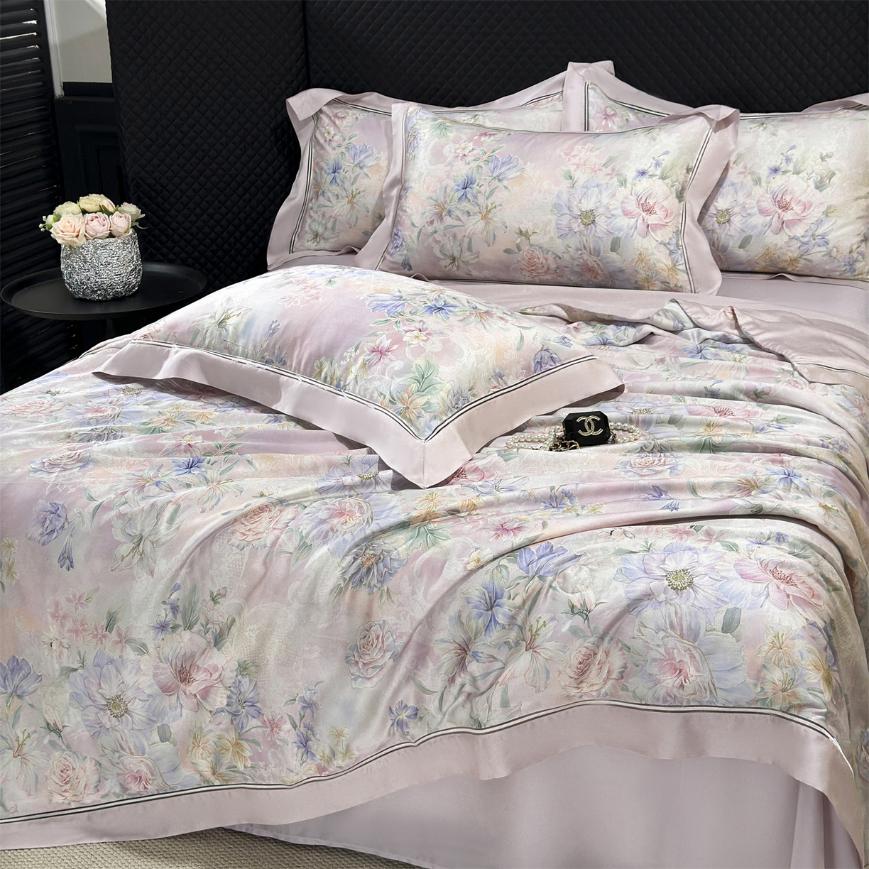 91家纺网 家纺一手货源 找家纺 朵希曼 2026新款60天丝镂空夏被四件套系列（控价：夏被线上券后不低于239 夏被四件套线上券后不低于369) 花嫣入梦