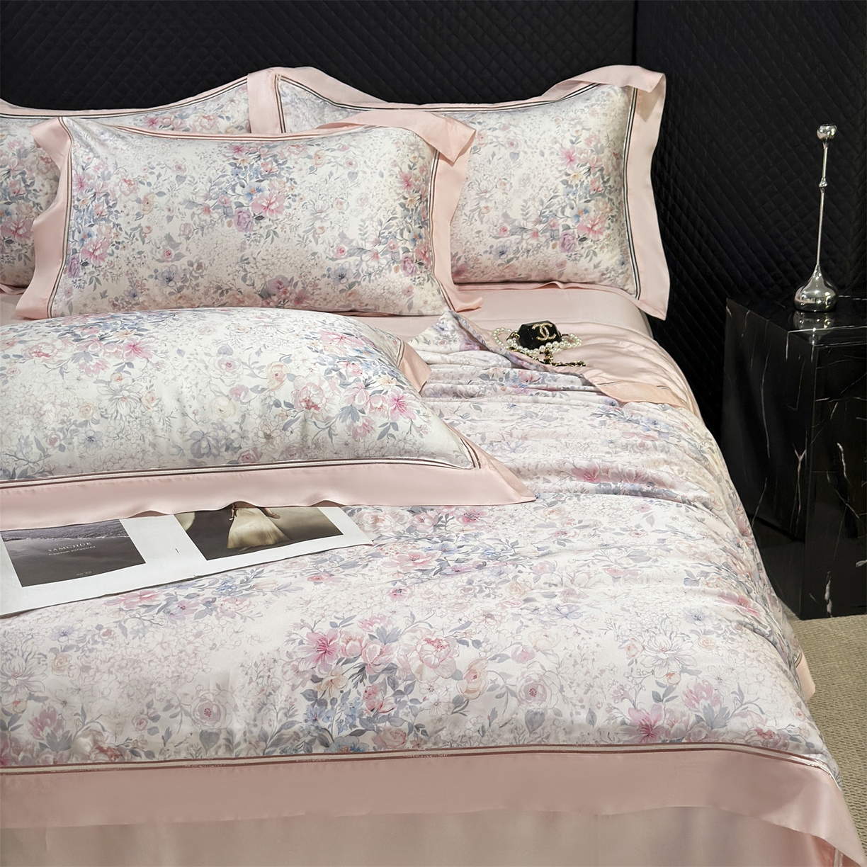 91家纺网 家纺一手货源 找家纺 朵希曼 2026新款60天丝镂空夏被四件套系列（控价：夏被线上券后不低于239 夏被四件套线上券后不低于369) 隽永繁花