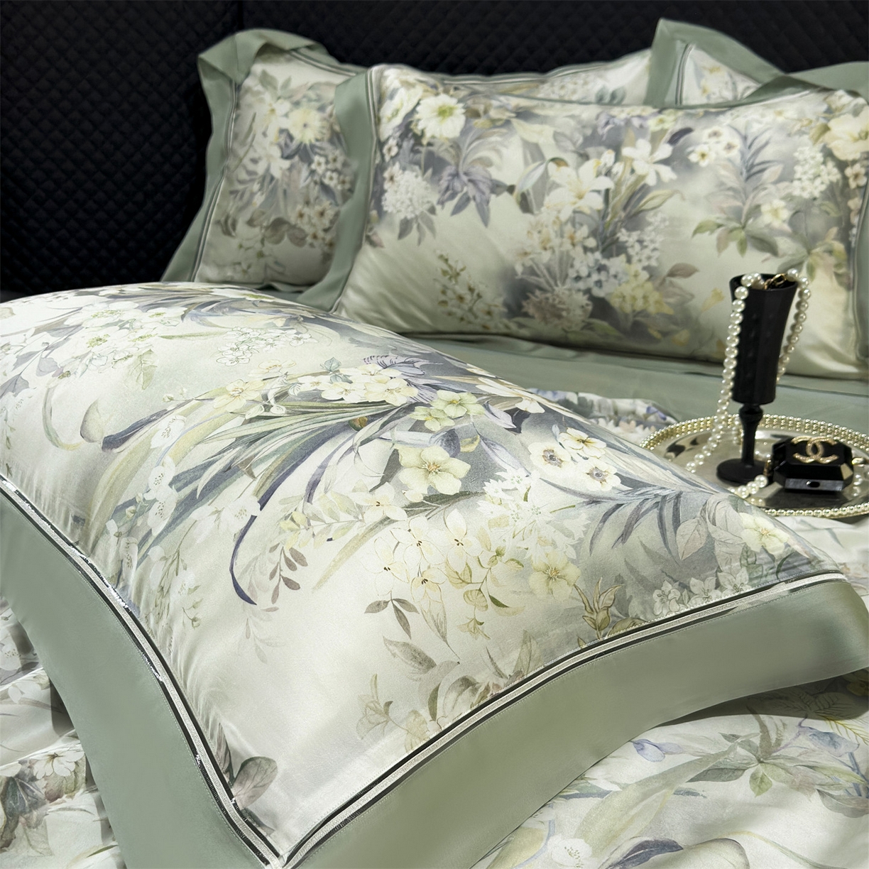 91家纺网 家纺一手货源 找家纺 朵希曼 2026新款60天丝镂空夏被四件套系列（控价：夏被线上券后不低于239 夏被四件套线上券后不低于369) 铃兰