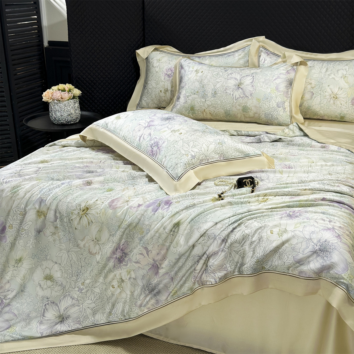 91家纺网 家纺一手货源 找家纺 朵希曼 2026新款60天丝镂空夏被四件套系列（控价：夏被线上券后不低于239 夏被四件套线上券后不低于369) 慕白