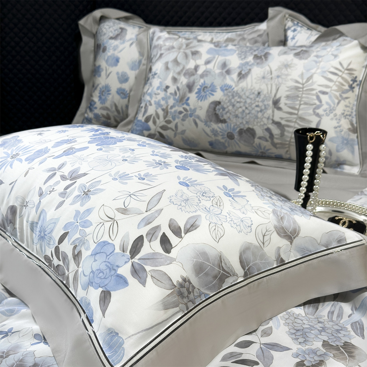 91家纺网 家纺一手货源 找家纺 朵希曼 2026新款60天丝镂空夏被四件套系列（控价：夏被线上券后不低于239 夏被四件套线上券后不低于369) 清禾