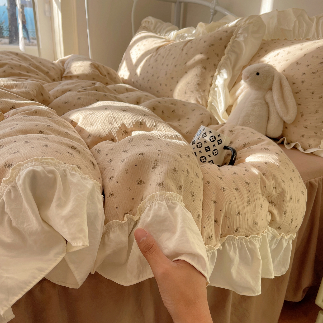 91家纺网 家纺一手货源 找家纺 轻奢坊 2026新款皱皱纱韩系碎花法式花边四件套 花漾卡其