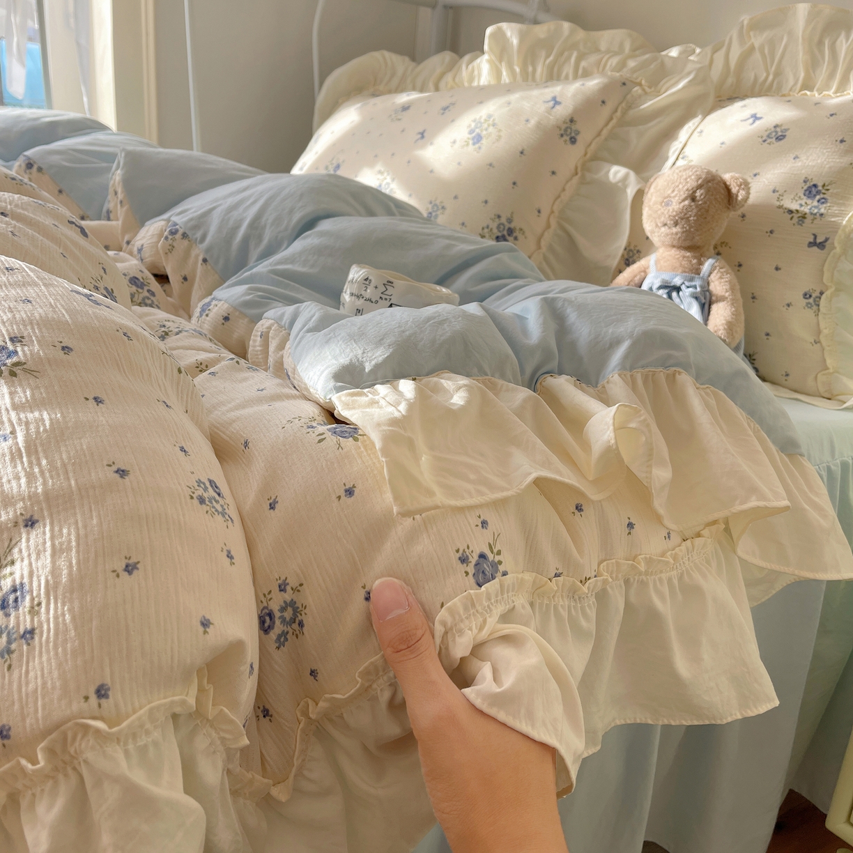 91家纺网 家纺一手货源 找家纺 轻奢坊 2026新款皱皱纱韩系碎花法式花边四件套 花漾蓝风