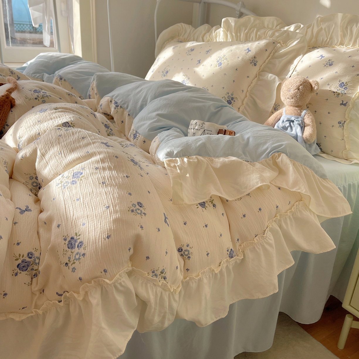 91家纺网 家纺一手货源 找家纺 轻奢坊 2026新款皱皱纱韩系碎花法式花边四件套 花漾蓝风