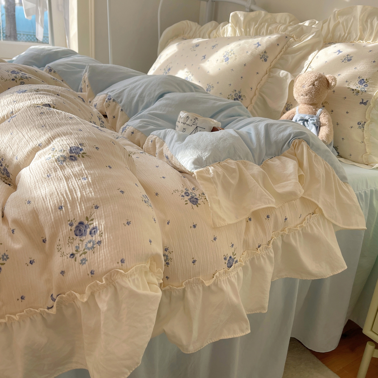 91家纺网 家纺一手货源 找家纺 轻奢坊 2026新款皱皱纱韩系碎花法式花边四件套 花漾蓝风