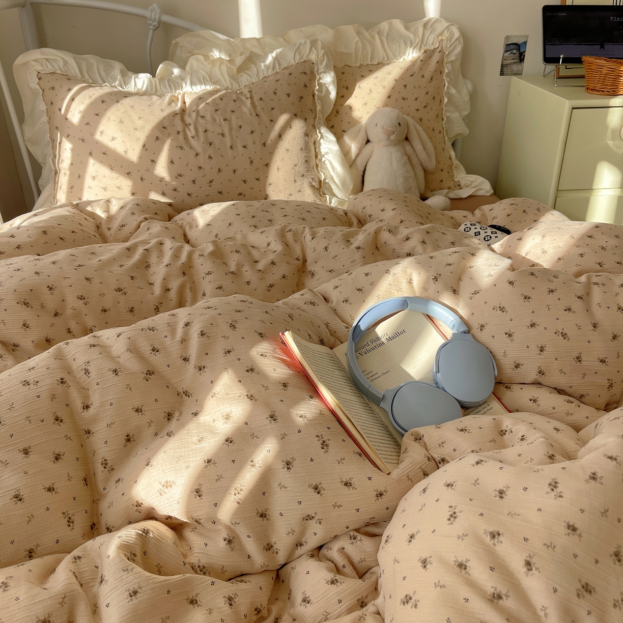 91家纺网 家纺一手货源 找家纺 轻奢坊 2026新款皱皱纱韩系碎花法式花边四件套 花漾卡其