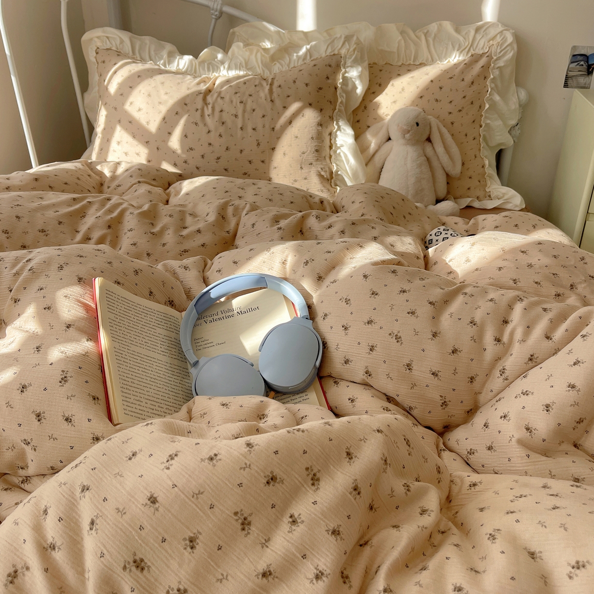 91家纺网 家纺一手货源 找家纺 轻奢坊 2026新款皱皱纱韩系碎花法式花边四件套 花漾卡其