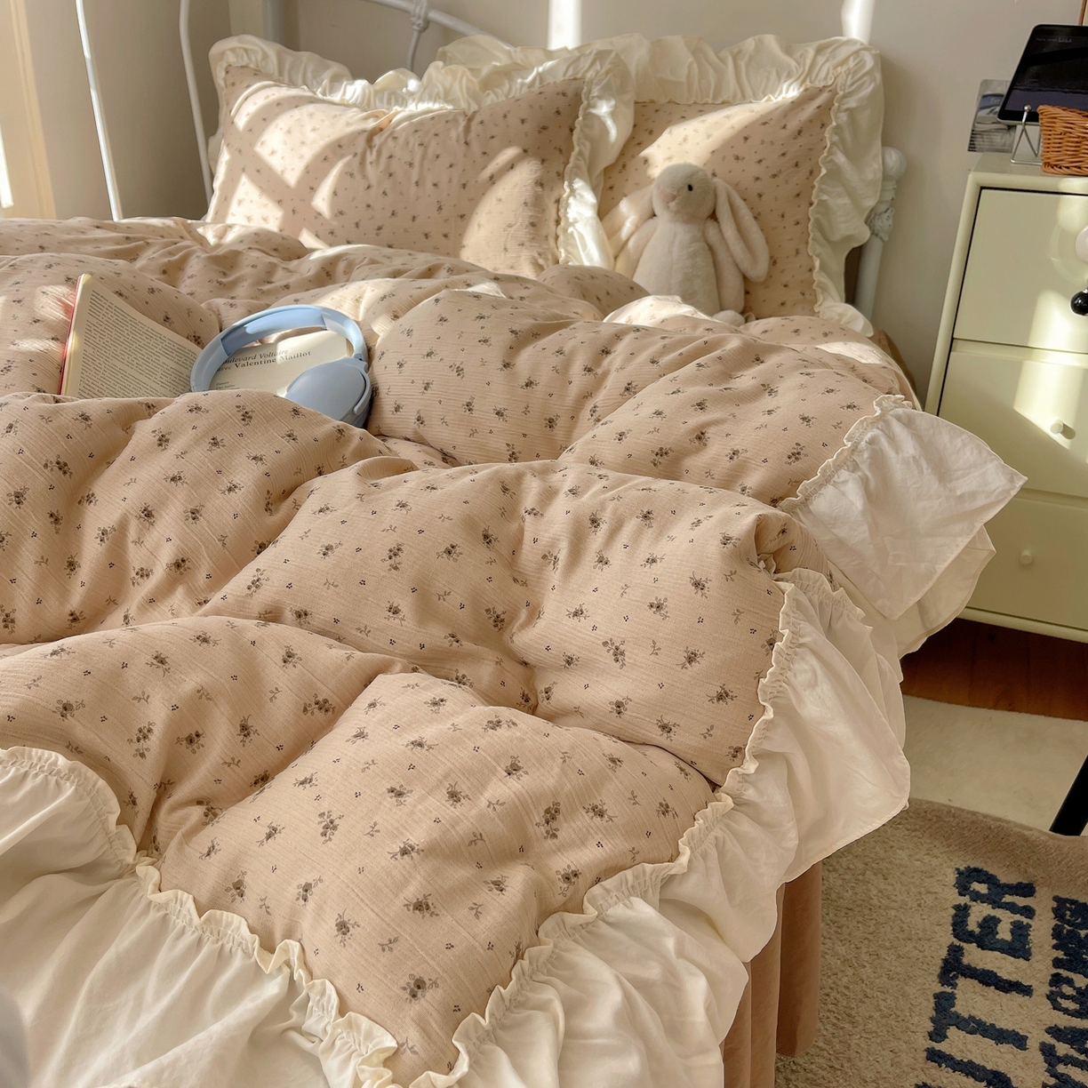 91家纺网 家纺一手货源 找家纺 轻奢坊 2026新款皱皱纱韩系碎花法式花边四件套 花漾卡其