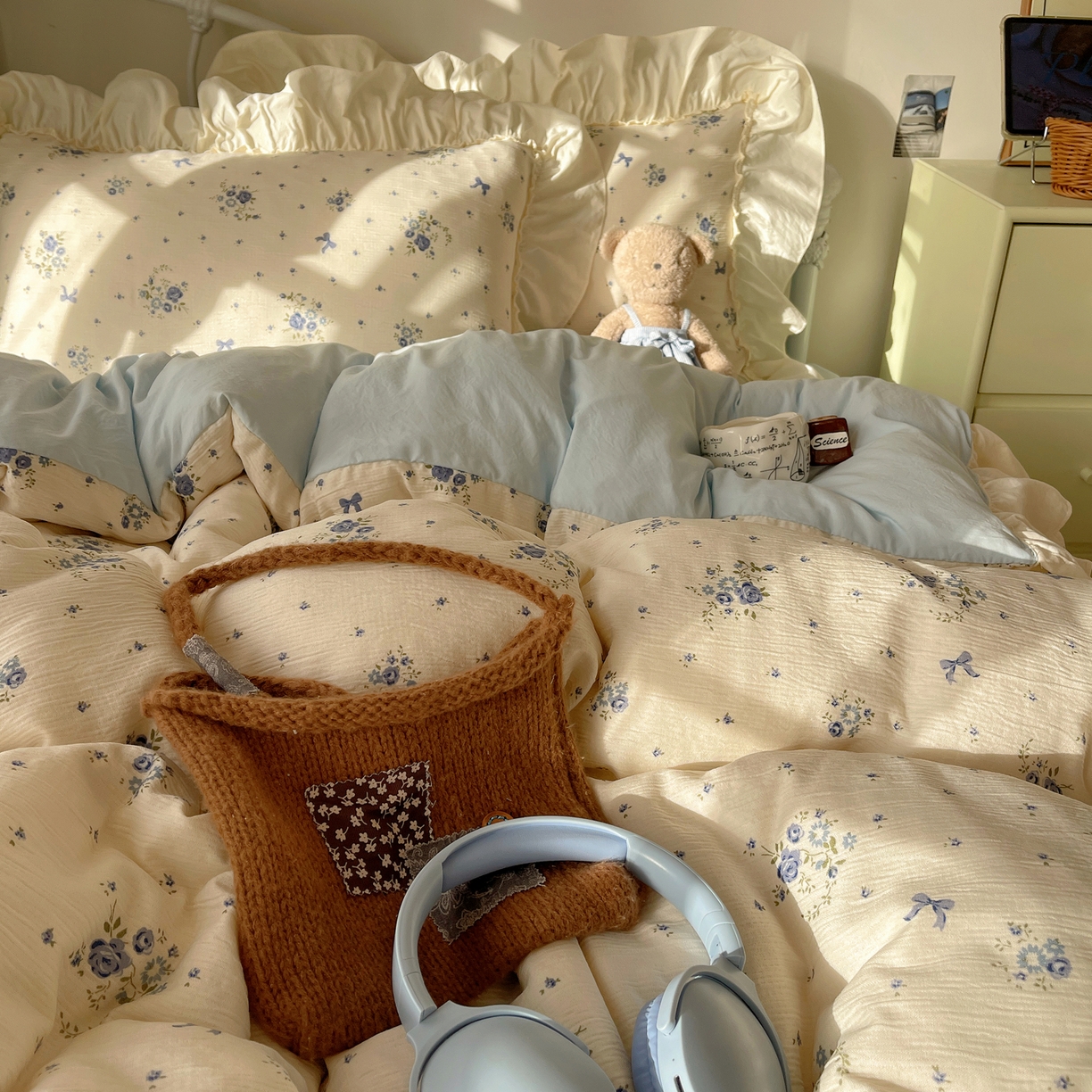 91家纺网 家纺一手货源 找家纺 轻奢坊 2026新款皱皱纱韩系碎花法式花边四件套 花漾蓝风