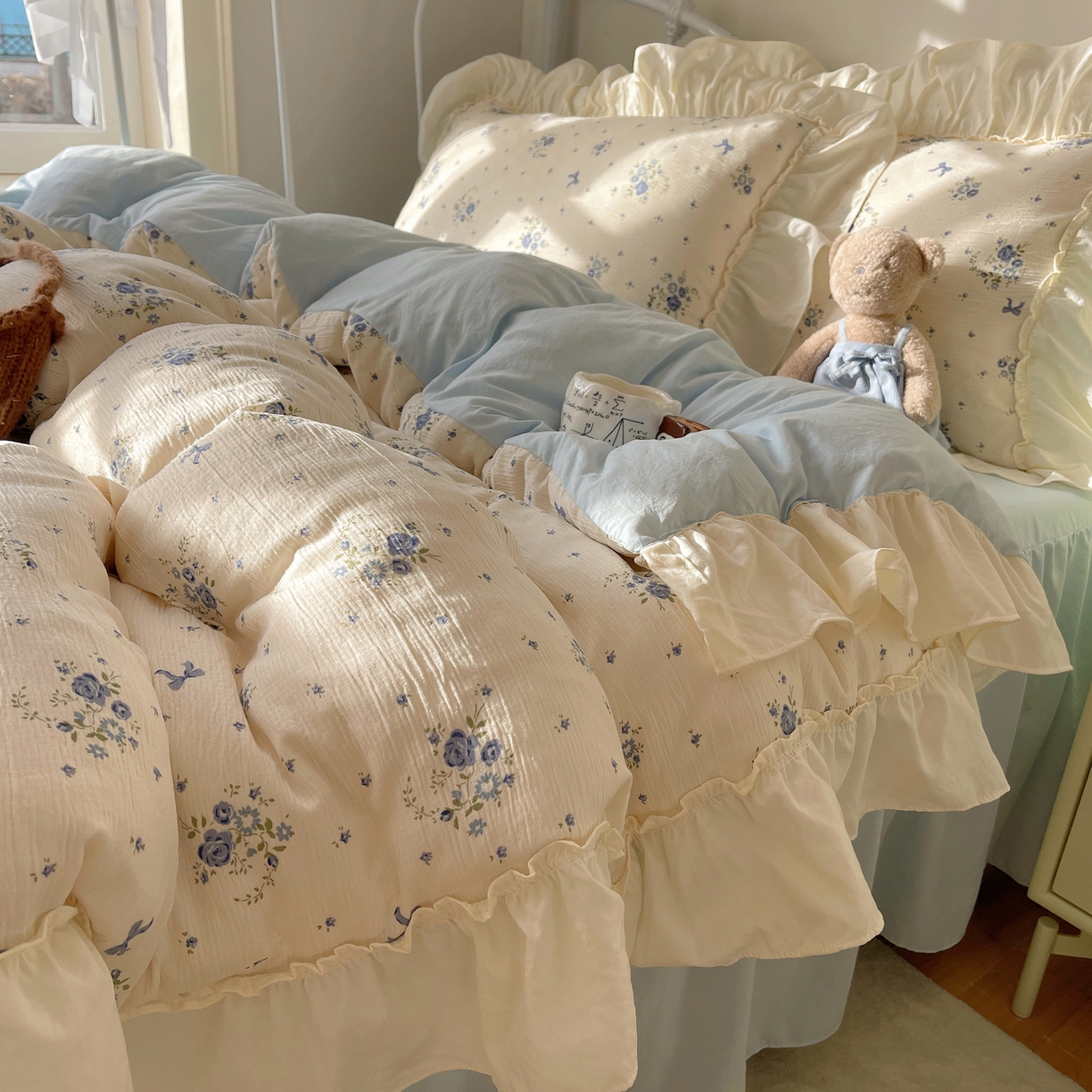 91家纺网 家纺一手货源 找家纺 轻奢坊 2026新款皱皱纱韩系碎花法式花边四件套 花漾蓝风