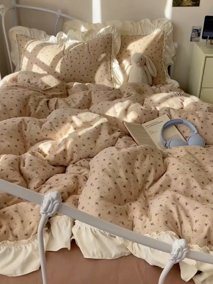 91家纺网 家纺一手货源 找家纺 轻奢坊 2026新款皱皱纱韩系碎花法式花边四件套 花漾卡其