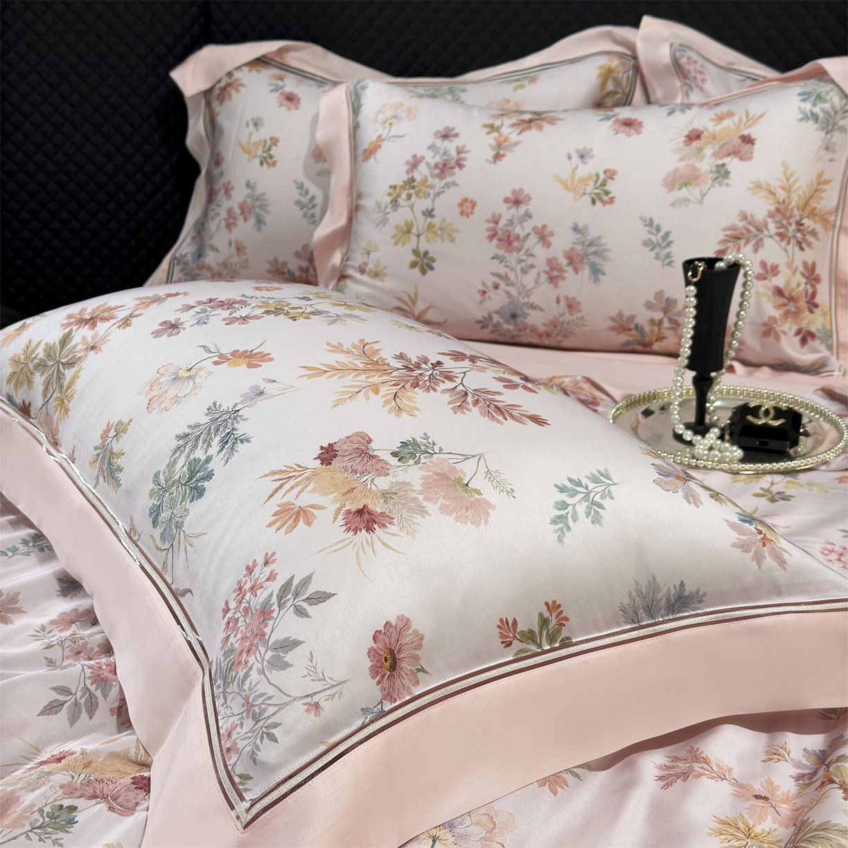 91家纺网 家纺一手货源 找家纺 朵希曼 2026新款60天丝镂空夏被四件套系列（控价：夏被线上券后不低于239 夏被四件套线上券后不低于369) 甜美日记