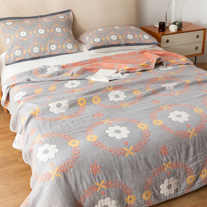 91家纺网 家纺一手货源 找家纺 朴尔家纺-毛巾被 2026春夏新款四层韩版碎花风全棉纯棉纱布毛巾被夏被夏凉被空调被-经典款常年备货 花环-灰
