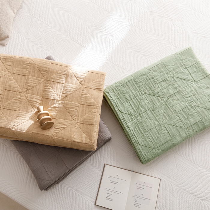 91家纺网 家纺一手货源 找家纺 （总）朴尔家纺-毛巾被 2026春夏新款纯色四层立体三角树叶水洗全棉纯棉纱布系列盖毯毛巾被夏凉被空调被