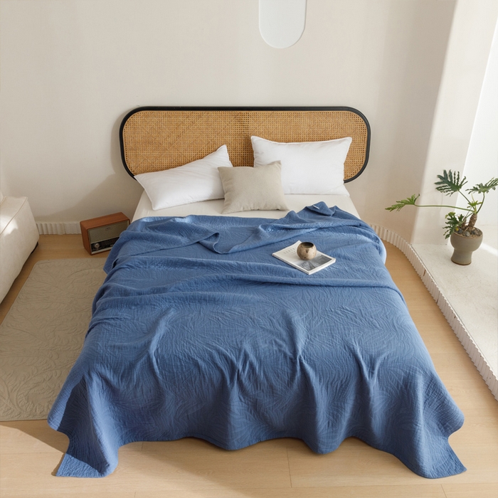 91家纺网 家纺一手货源 找家纺 朴尔家纺-毛巾被 2026春夏新款纯色四层立体三角树叶水洗全棉纯棉纱布系列盖毯毛巾被夏凉被空调被 提花树叶-宝蓝