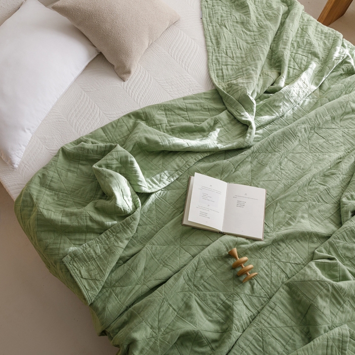 91家纺网 家纺一手货源 找家纺 朴尔家纺-毛巾被 2026春夏新款纯色四层立体三角树叶水洗全棉纯棉纱布系列盖毯毛巾被夏凉被空调被 提花三角-绿