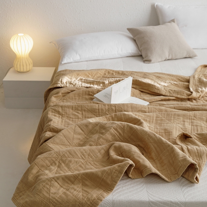 91家纺网 家纺一手货源 找家纺 朴尔家纺-毛巾被 2026春夏新款纯色四层立体三角树叶水洗全棉纯棉纱布系列盖毯毛巾被夏凉被空调被 提花三角-驼