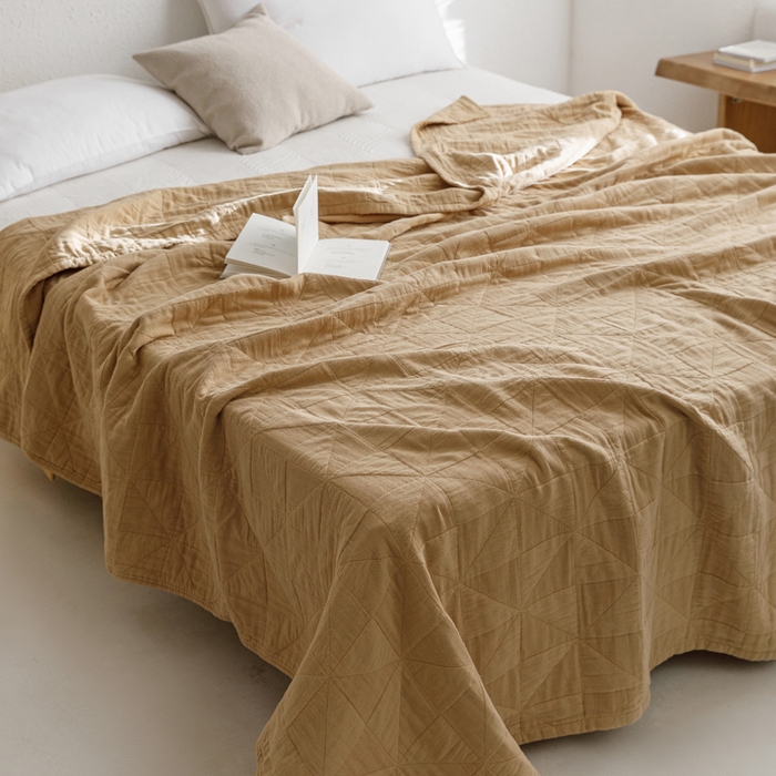 91家纺网 家纺一手货源 找家纺 朴尔家纺-毛巾被 2026春夏新款纯色四层立体三角树叶水洗全棉纯棉纱布系列盖毯毛巾被夏凉被空调被 提花三角-驼