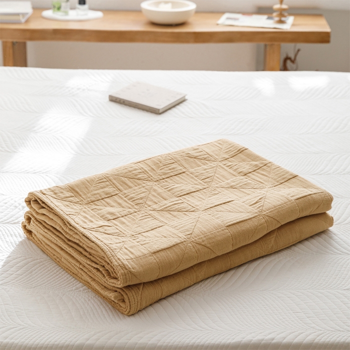 91家纺网 家纺一手货源 找家纺 朴尔家纺-毛巾被 2026春夏新款纯色四层立体三角树叶水洗全棉纯棉纱布系列盖毯毛巾被夏凉被空调被 提花三角-驼