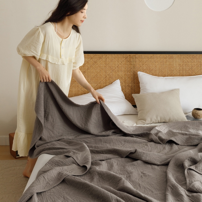 91家纺网 家纺一手货源 找家纺 朴尔家纺-毛巾被 2026春夏新款纯色四层立体三角树叶水洗全棉纯棉纱布系列盖毯毛巾被夏凉被空调被 提花树叶-咖啡