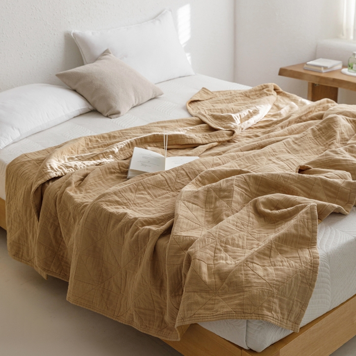 91家纺网 家纺一手货源 找家纺 朴尔家纺-毛巾被 2026春夏新款纯色四层立体三角树叶水洗全棉纯棉纱布系列盖毯毛巾被夏凉被空调被 提花三角-驼