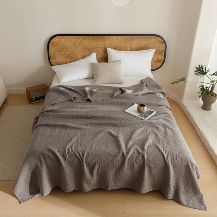 91家纺网 家纺一手货源 找家纺 朴尔家纺-毛巾被 2026春夏新款纯色四层立体三角树叶水洗全棉纯棉纱布系列盖毯毛巾被夏凉被空调被 提花树叶-咖啡