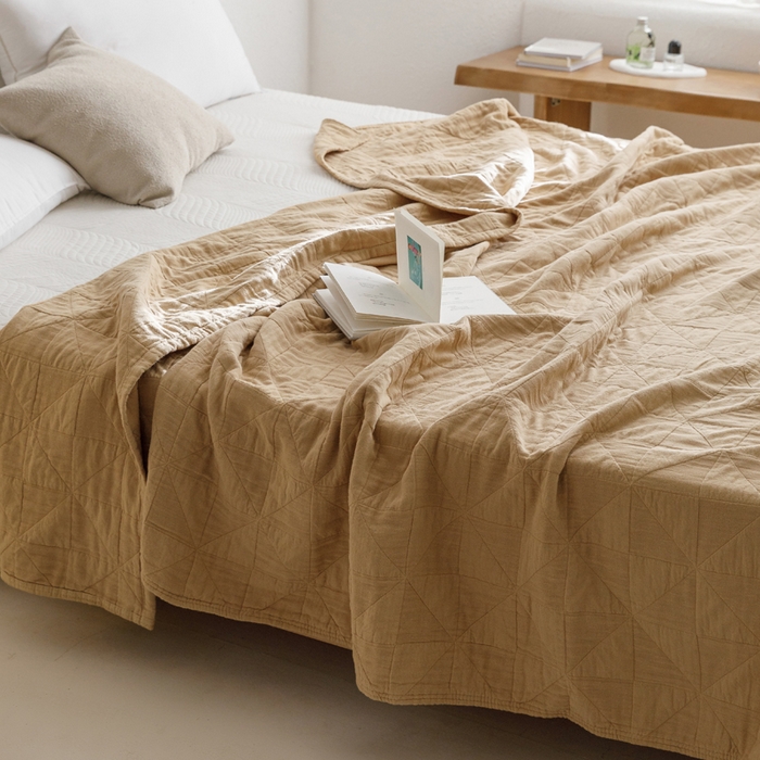 91家纺网 家纺一手货源 找家纺 朴尔家纺-毛巾被 2026春夏新款纯色四层立体三角树叶水洗全棉纯棉纱布系列盖毯毛巾被夏凉被空调被 提花三角-驼