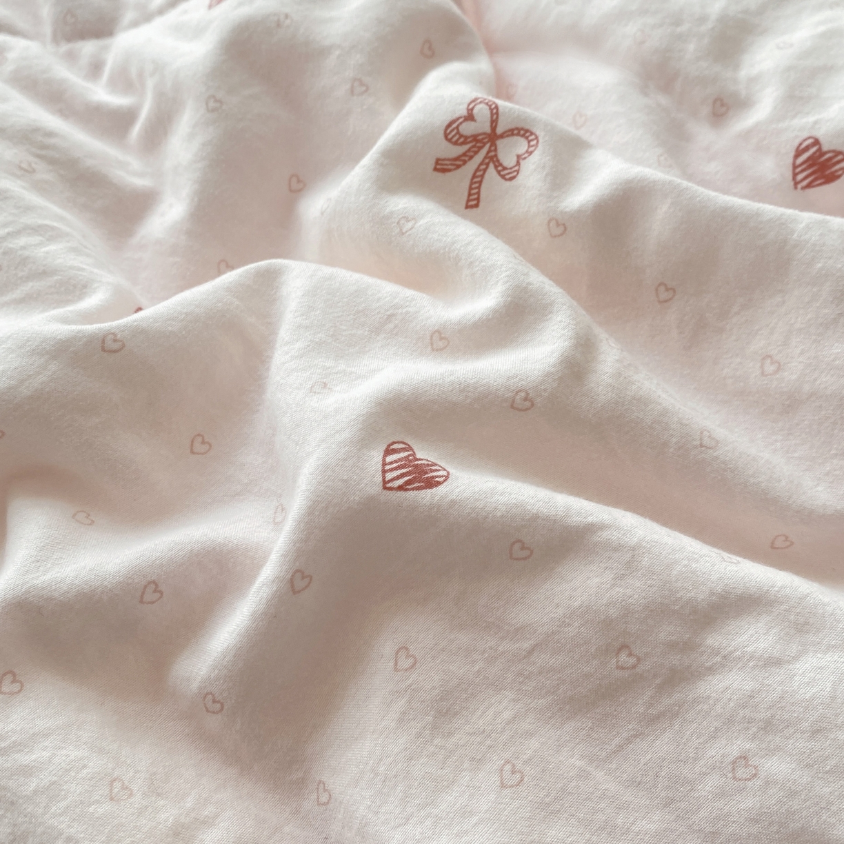 91家纺网 家纺一手货源 找家纺 心悦家纺 2026新款小棉绸印花夏凉被空调被夏被系列 心相印粉