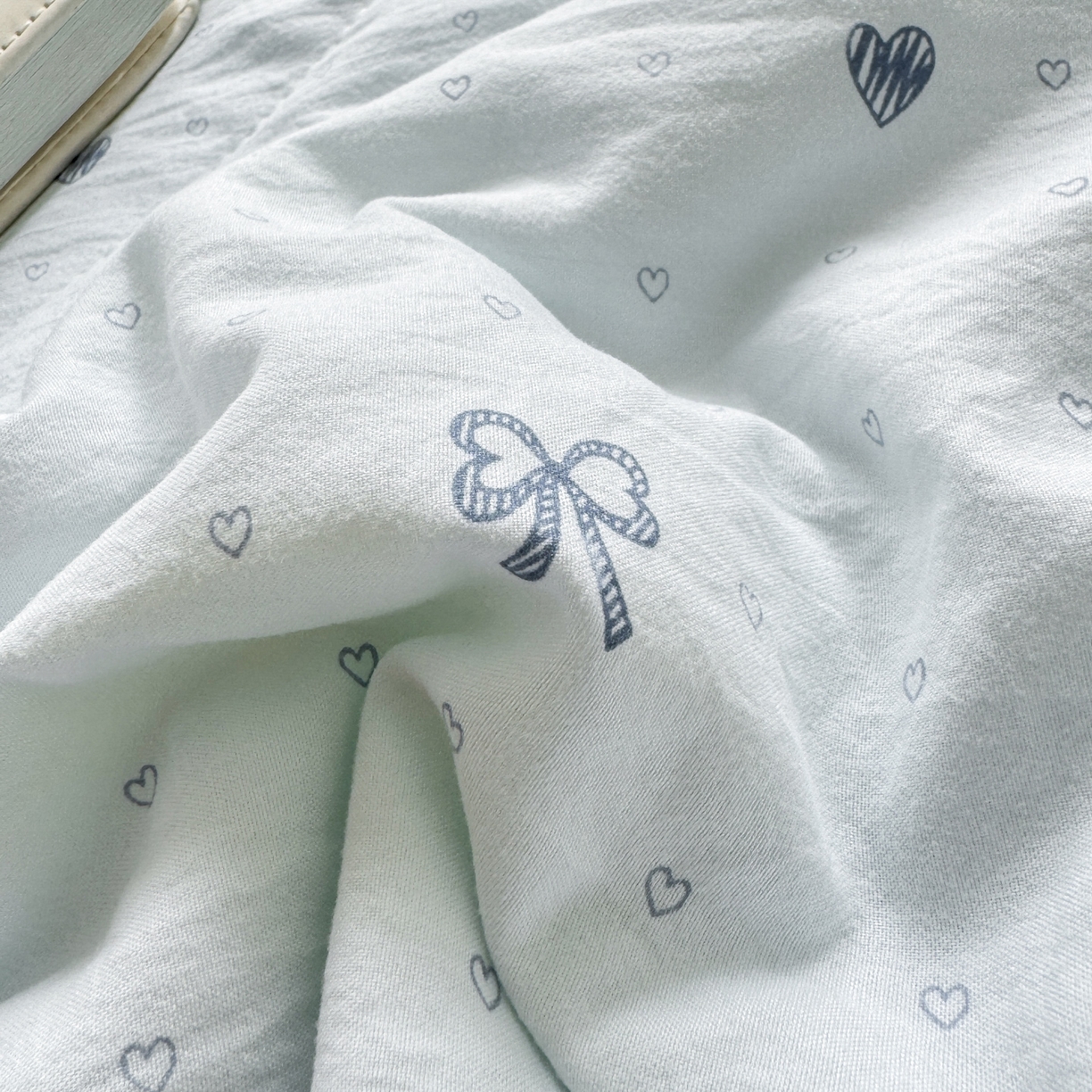 91家纺网 家纺一手货源 找家纺 心悦家纺 2026新款小棉绸印花夏凉被空调被夏被系列 心相印兰