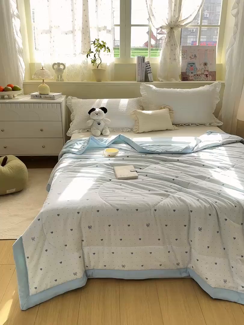 91家纺网 家纺一手货源 找家纺 心悦家纺 2026新款小棉绸印花夏凉被空调被夏被系列 心相印兰