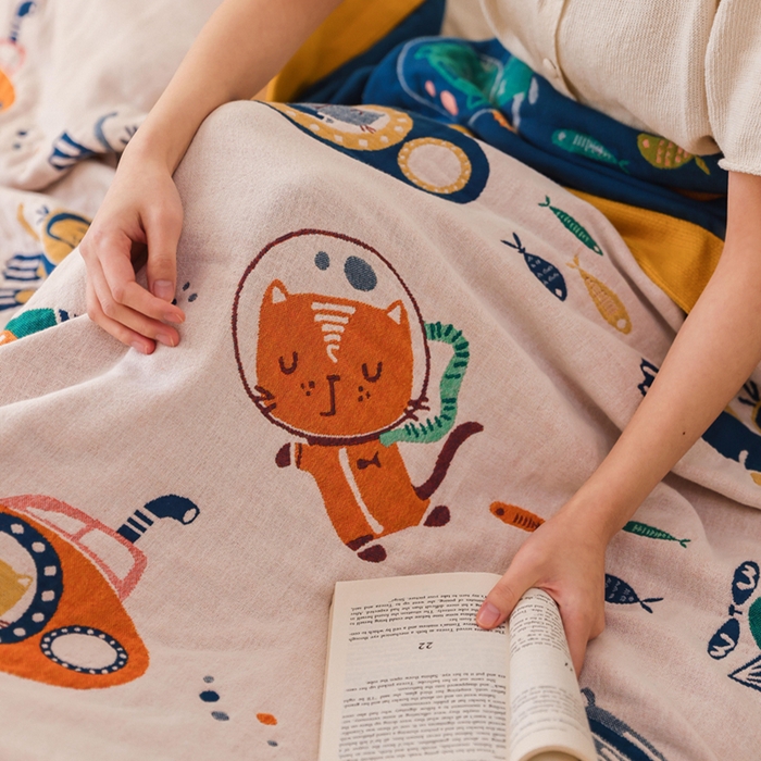 91家纺网 家纺一手货源 找家纺 朴尔家纺-毛巾被 2026春夏新款调皮风宽边加厚透气全棉纯棉四层纱布毛巾被夏被夏凉被空调被 潜水员