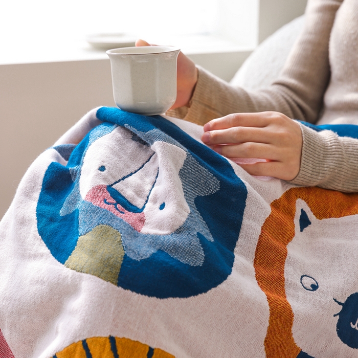 91家纺网 家纺一手货源 找家纺 朴尔家纺-毛巾被 2026春夏新款调皮风宽边加厚透气全棉纯棉四层纱布毛巾被夏被夏凉被空调被 大头贴